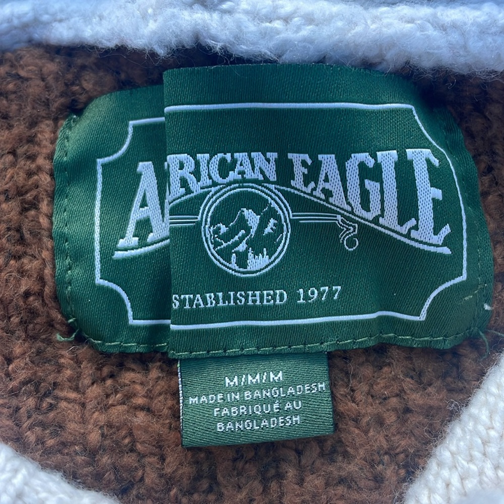 American Eagle Men’s Sweater size M hooded and has front pockets comfortable fit - Picture 5 of 8